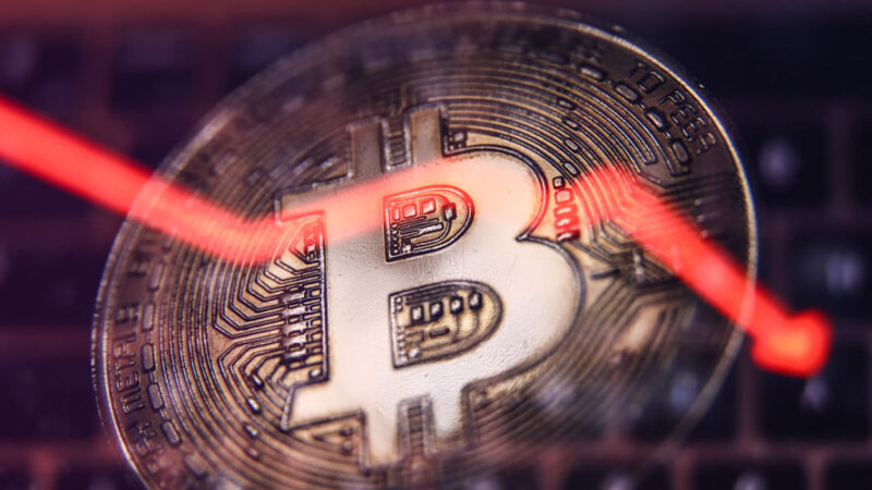 گزارش کریپتوکوانت از روند نزولی بیت کوین و هشدار شاخص‌های آنچین