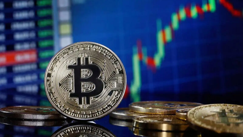 آیا سقوط بیت‌کوین به ۸۰ هزار دلار پایان دردناک بازار بود؟ تحلیلگران چه می‌گویند؟