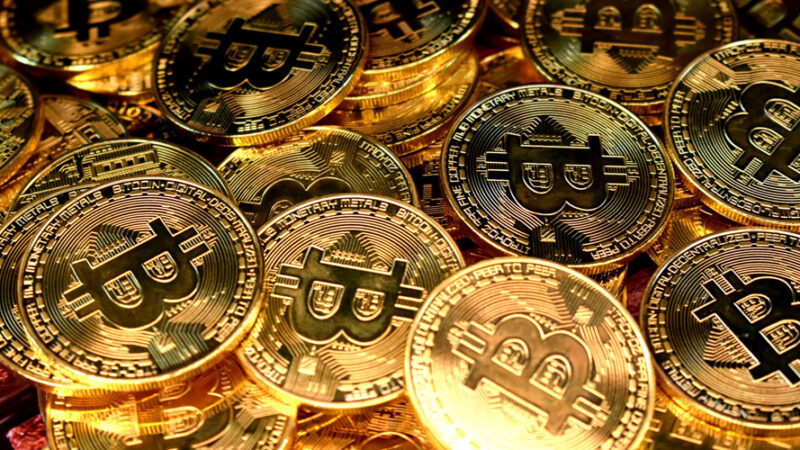 برداشت ۴۰۰ هزار بیت‌کوین از صرافی‌ها؛ کنترل بازار اکنون در دست چه کسانی است؟