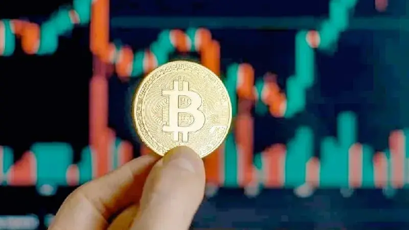 ثبات معنادار قیمت بیت کوین پیش از سال نو ۲۰۲۶؛ آیا بازار مشتقات در آستانه انفجار است؟