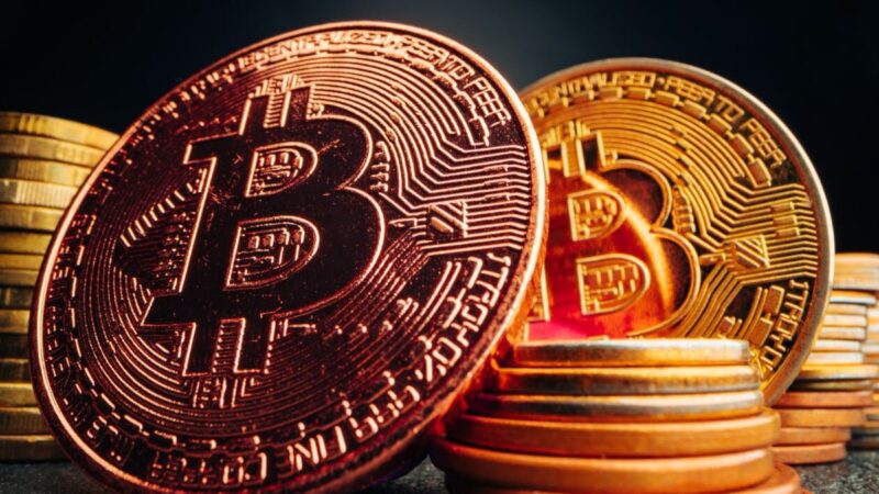 بنیان‌گذار سنتیمنت هشدار داد: کف بازار ارز دیجیتال هنوز دور است؛ بیت کوین ممکن است به ۷۵ هزار دلار سقوط کند!