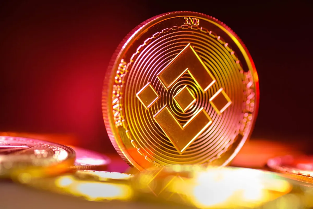 سقوط آزاد ۴۰ درصدی BNB؛ آیا بزرگ‌ترین ریزش سال ۲۰۲۵ در راه است؟