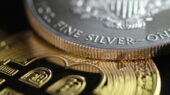 رکوردشکنی نقره در ۵۷.۸۶ دلار؛ سیگنال امید یا هشدار سقوط برای بازار کریپتو؟