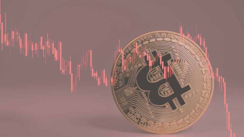 کندل بیت‌کوین در سال پس از هاوینگ با رنگ قرمز بسته شد! پایان چرخه ۴ ساله؟