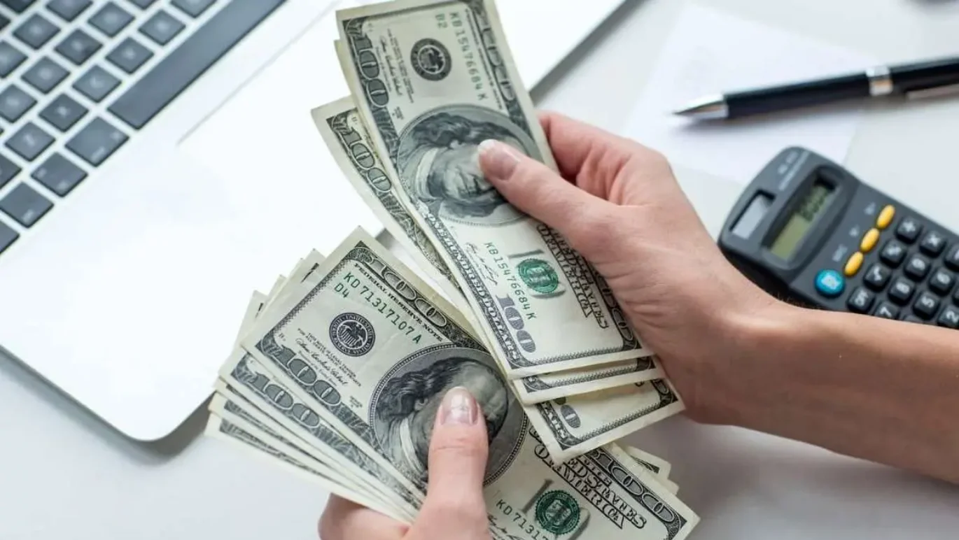 لحظه‌ای از قیمت دلار و یورو امروز جمعه ۱ خرداد ۱۴۰۵ - بازار طلا و ارز